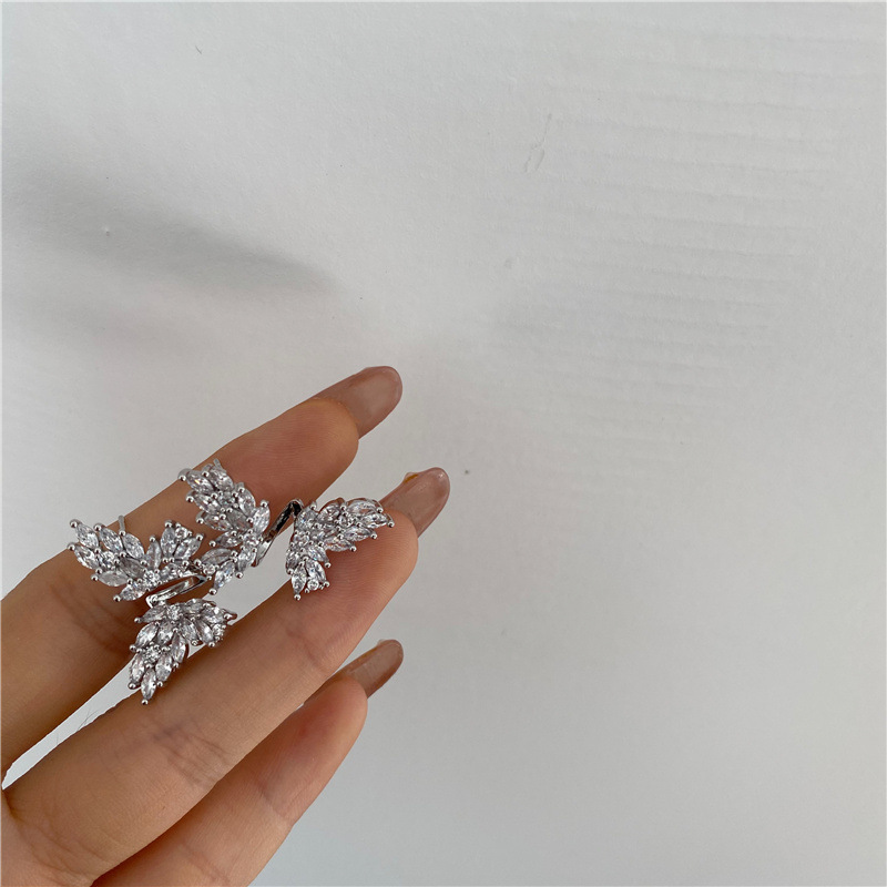 2021闪钻蝴蝶飞舞耳钉简约轻奢法式复古S925银针气质耳环耳饰女详情图1