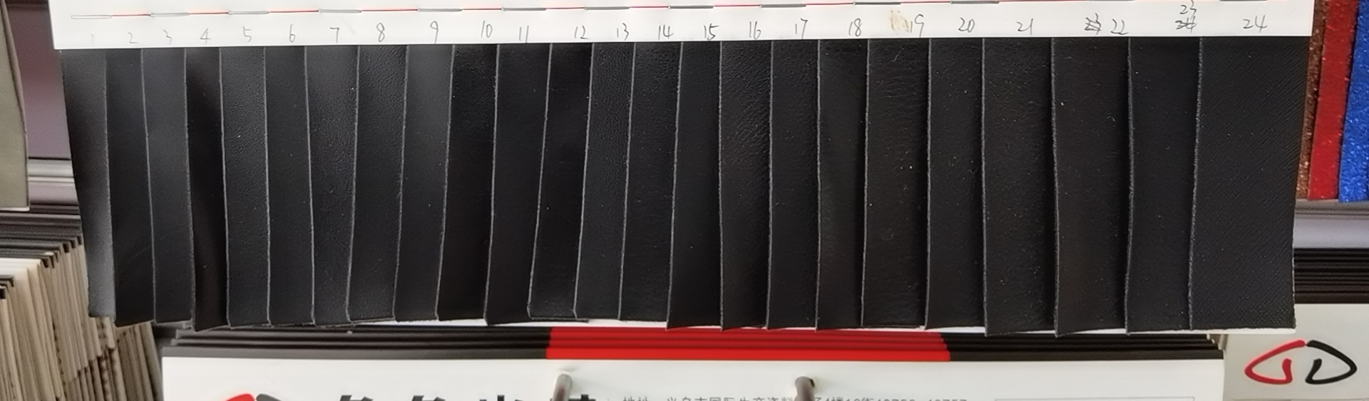 厂家直销大量现货批发阳离子点子布PVC箱包购物袋化妆包里布面料230斜纹详情图4