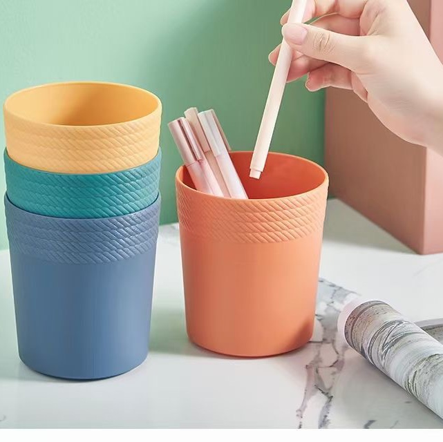 Storage box Storage basket Desktop supplies small storage box /99843 pen holder plastic storage box full figure