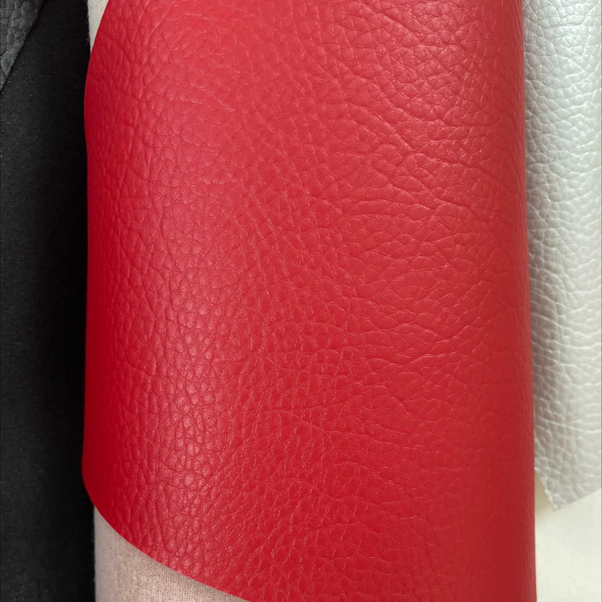Leather fabric with large lychee patterns, leather sofa belt accessories, deep red dlz009 Application Scenario