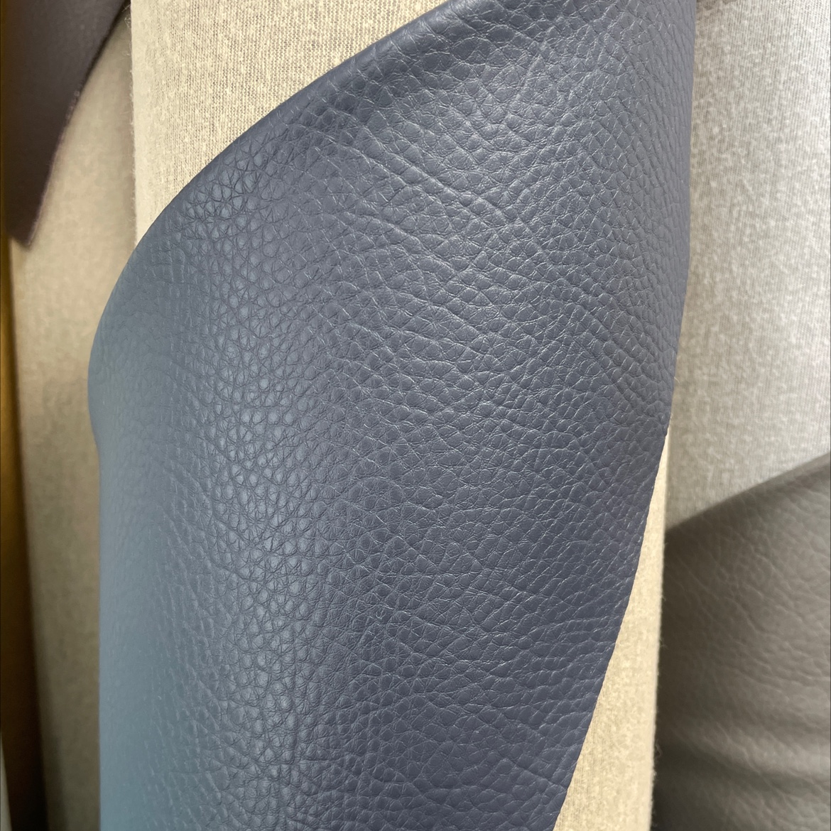 Leather fabric with a large lychee pattern, leather sofa, leather belt and accessories, deep blue dlz017 Specification image