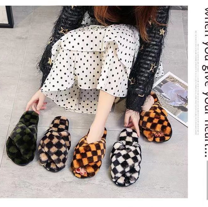 Chequered cross slippers
