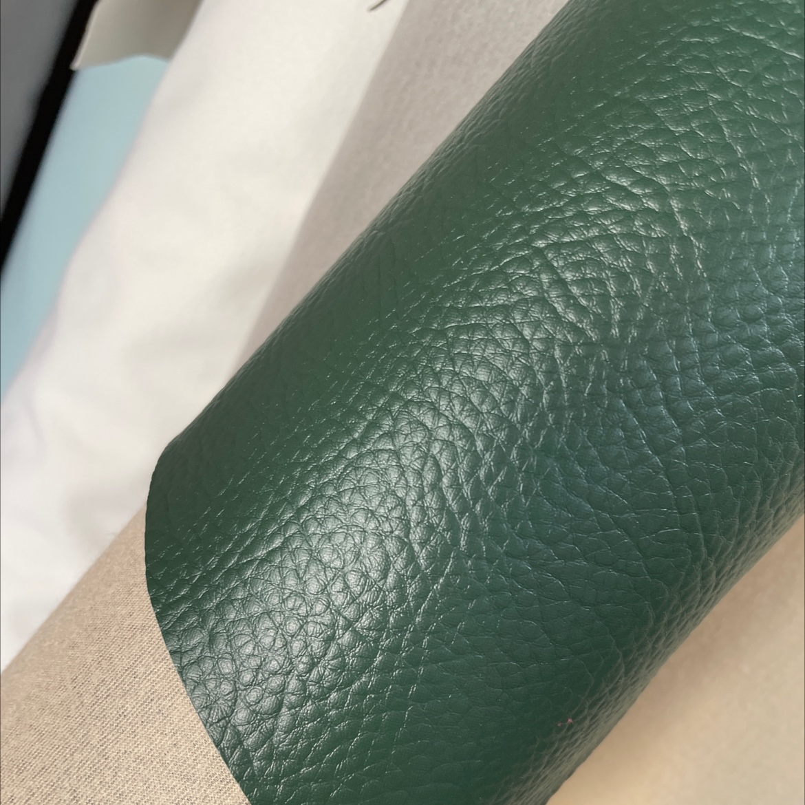 Leather fabric with a large lychee pattern, leather sofa belt accessories, dark green dlz028 Application Scenario