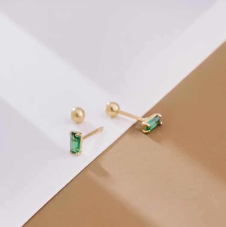 Earrings Women's four claw inlay screw ear cap emerald earrings