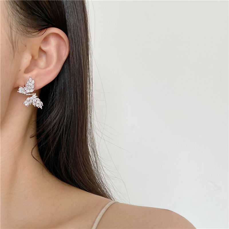 2021闪钻蝴蝶飞舞耳钉简约轻奢法式复古S925银针气质耳环耳饰女细节图