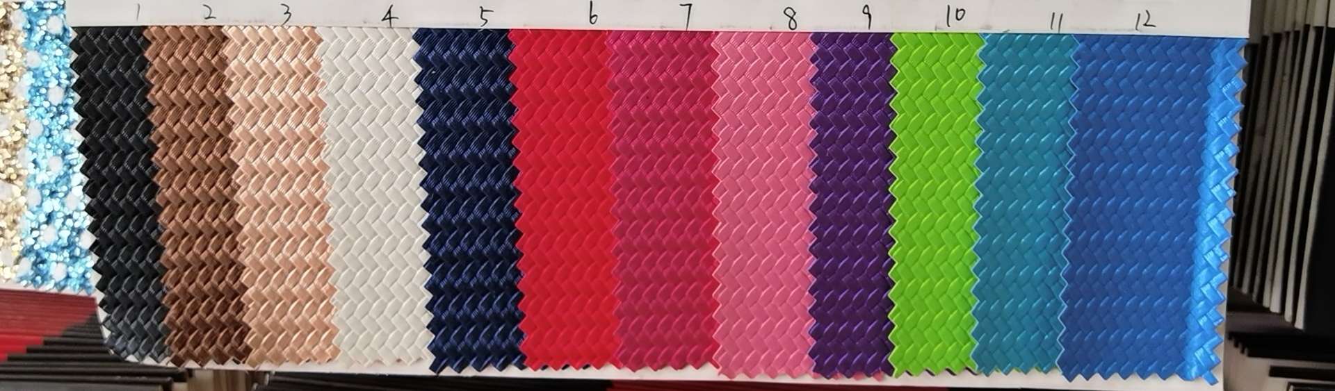 厂家直销大量现货批发阳离子点子布PVC箱包购物袋化妆包里布面料230斜纹详情图1