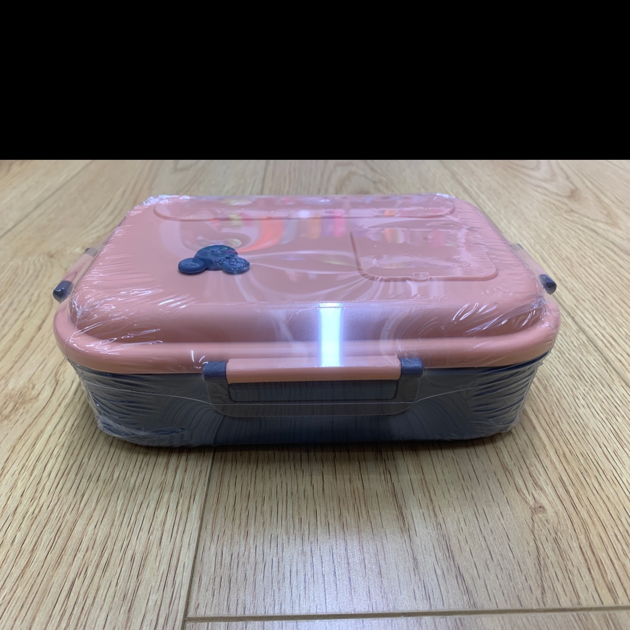 The new student lunch box has four buttons Application Scenario
