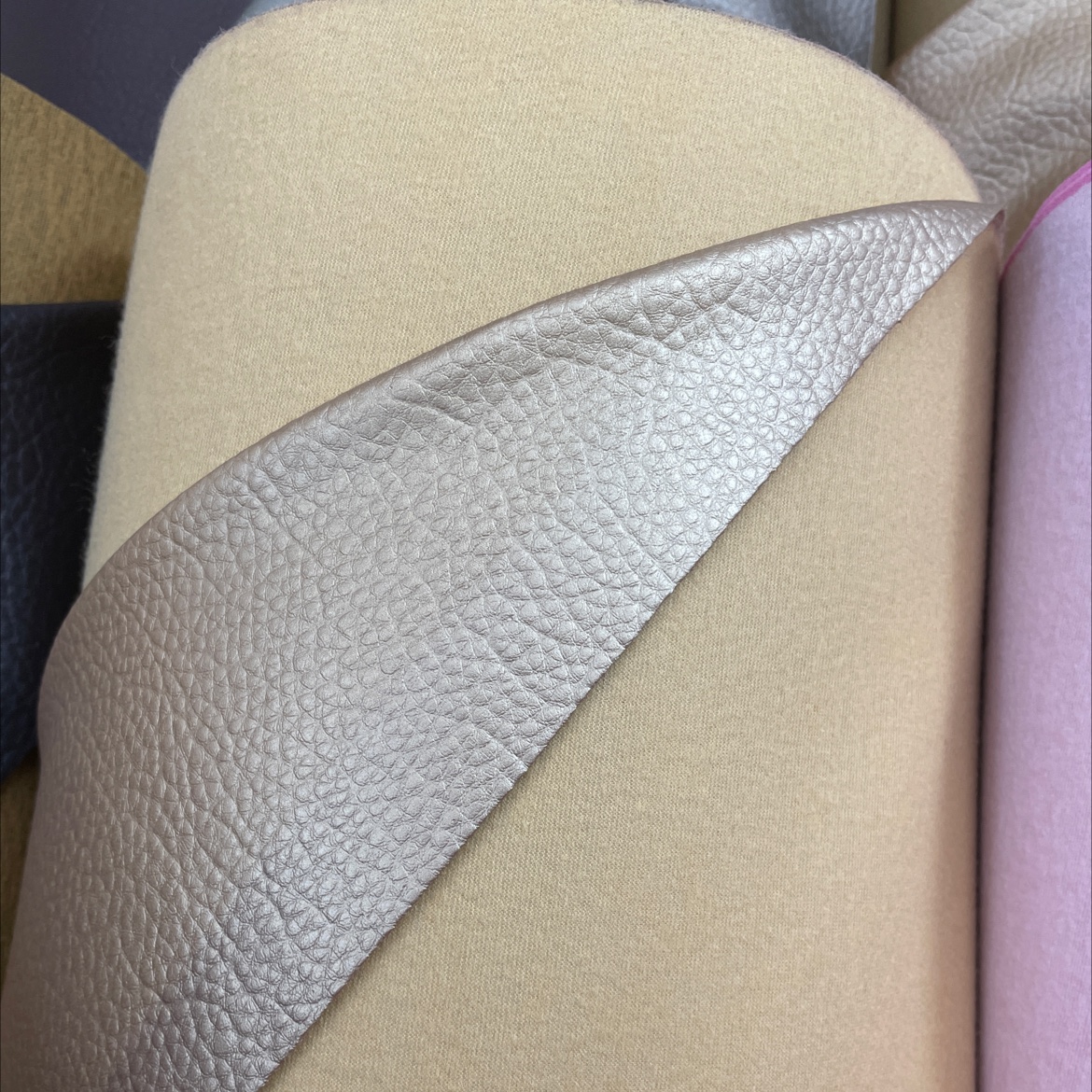 Large lychee-patterned leather fabric, leather sofa, leather belt accessories, light gold dlz042