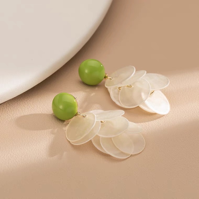 Summer green earrings, 2021 new trendy ear clips, hole-free women's ear studs, summer fresh and versatile earrings