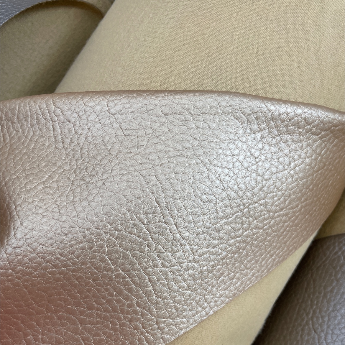 Large lychee-patterned leather fabric, leather sofa, leather belt, jewelry, gold dlz035 Item Picture