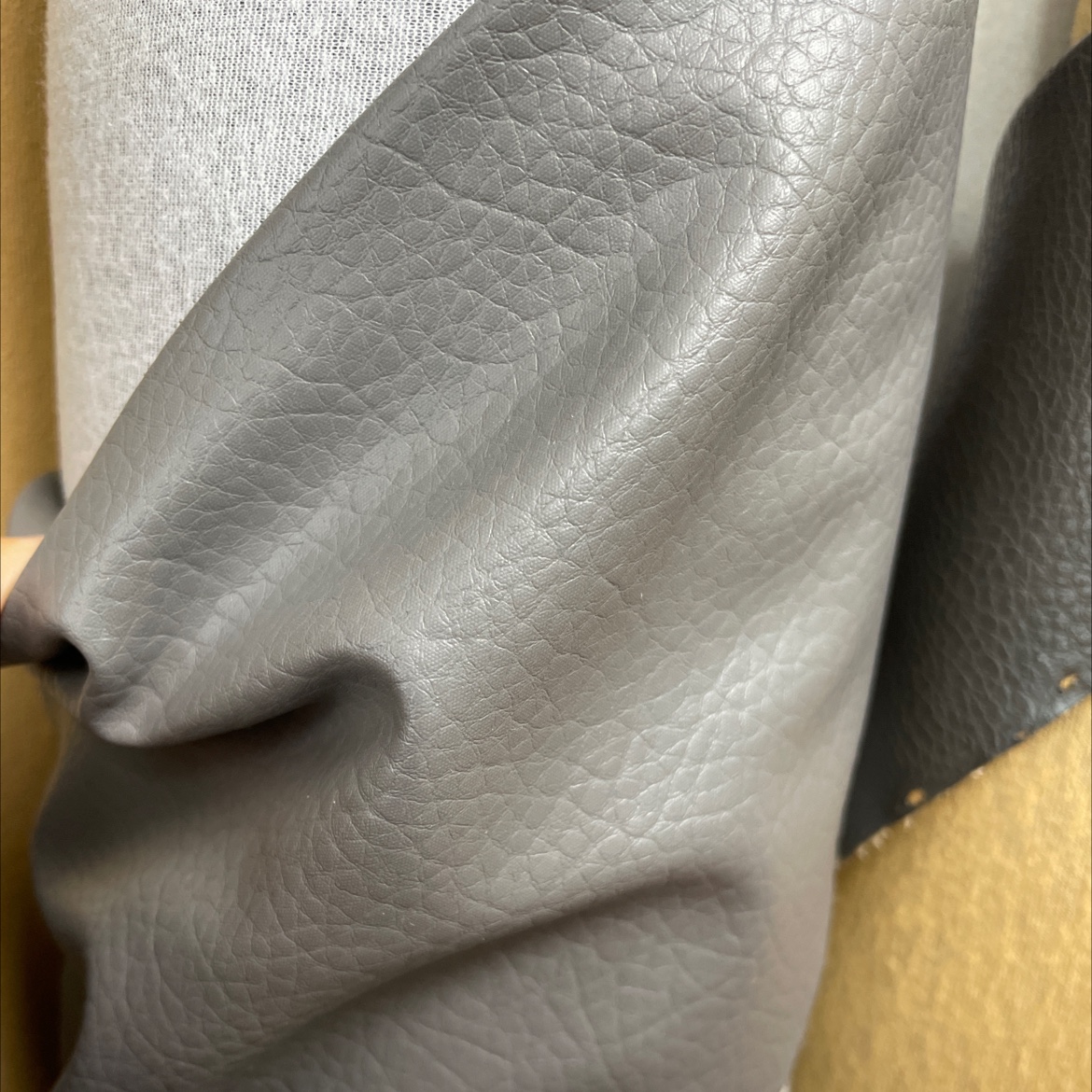 Large lychee-patterned leather fabric, leather sofa, leather belt, accessories, grey dlz032 Item Picture