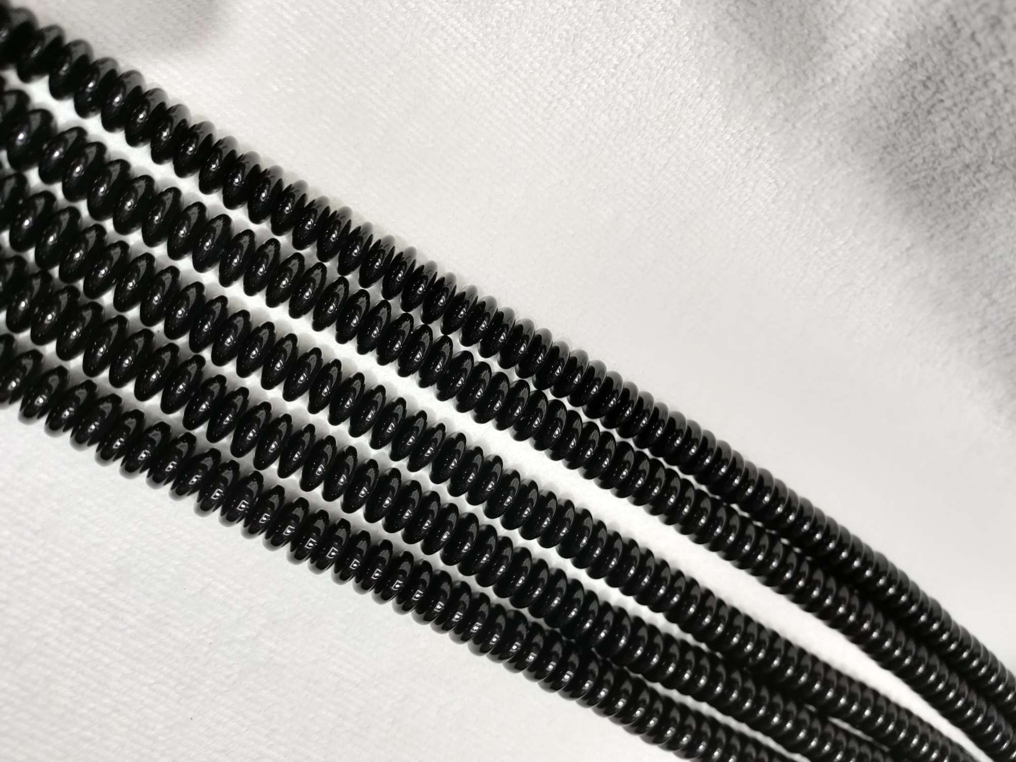 4ⅹ10黑玛瑙算盘珠半成品白底实物图