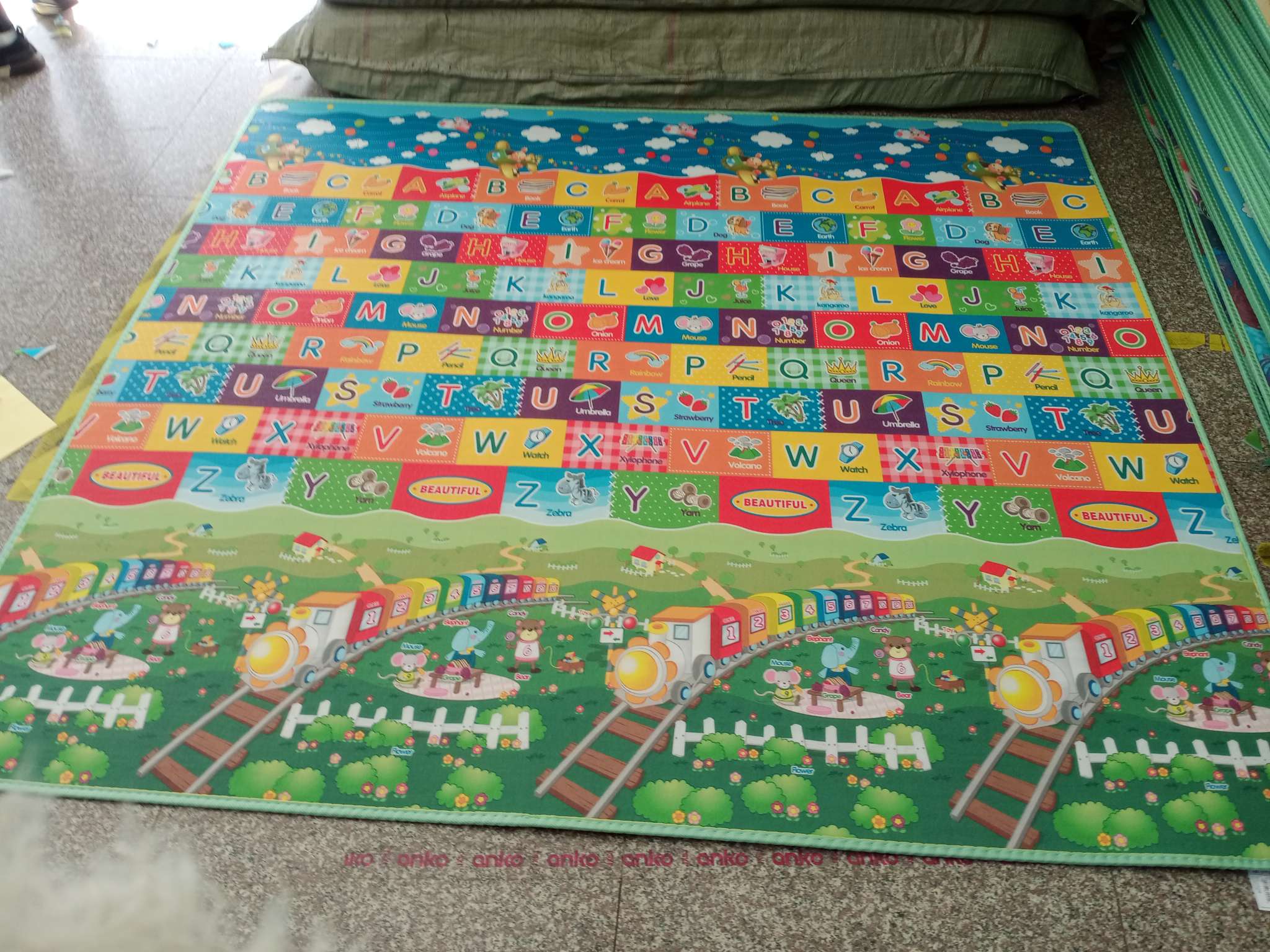 宝宝爬爬垫可折叠白底实物图