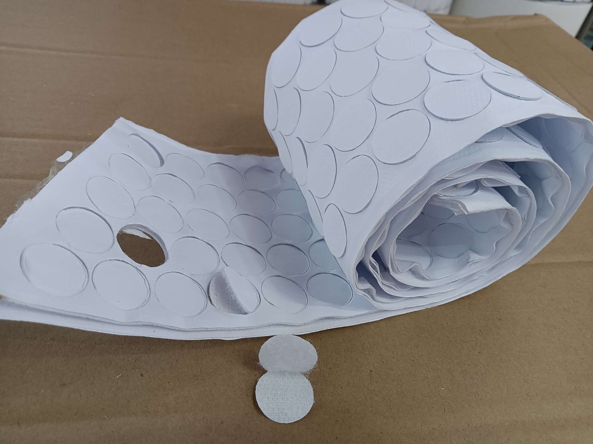 双面胶透明魔术贴，粘扣带，透明膜，背胶冲型圆形1详情10