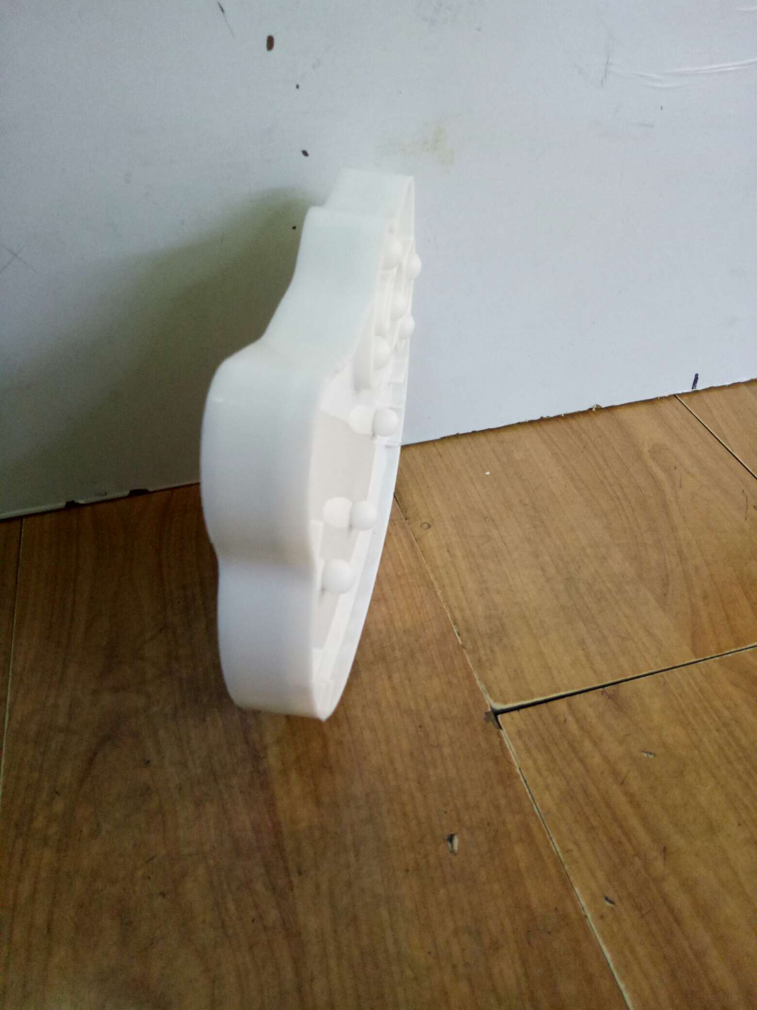 رأس القط الأبيض مصباح بلاستيكي 051. Item Picture