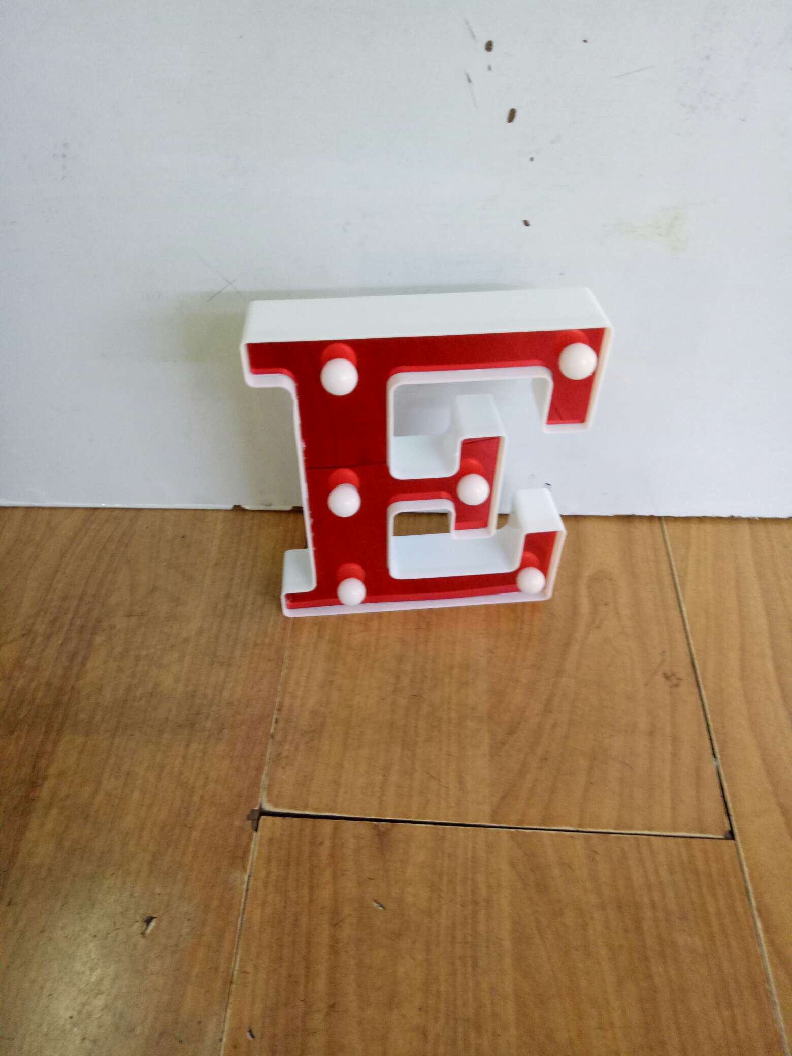 أضواء حروف حمراء على 16 سنتيمتر Item Picture