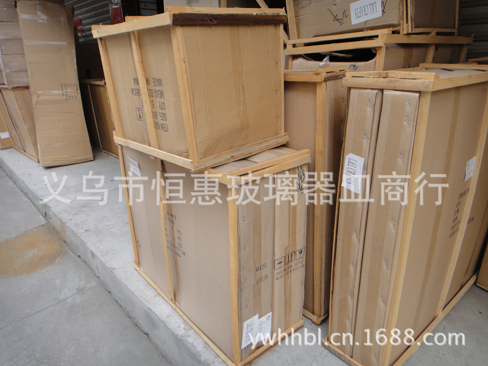 Factory direct sales of creative high-end European retro snake-patterned relief glass cups, wine glasses, juice cups and colorful tall glasses detail image 8