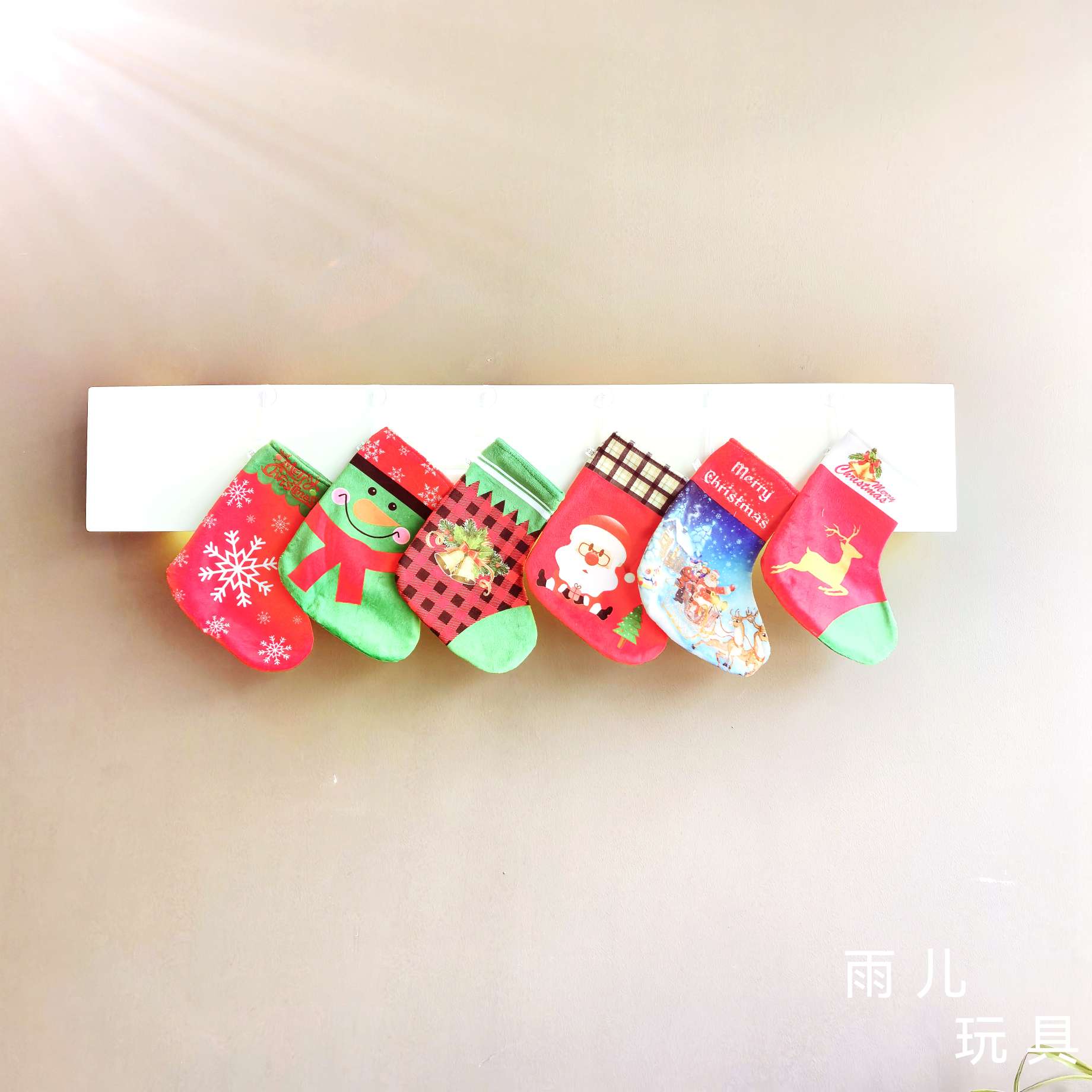 Calcetines navideños bolsillos de regalo navideños bolsillos de dinero santa calcetines navideños colgantes de ventosa monederos navideños Specification image