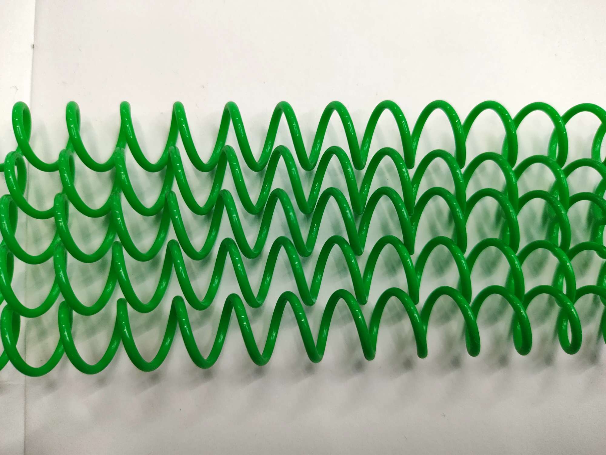 厂家批发笔记本装订活页圈定制，塑料蛇仔螺旋单线圈书配件齐全细节图