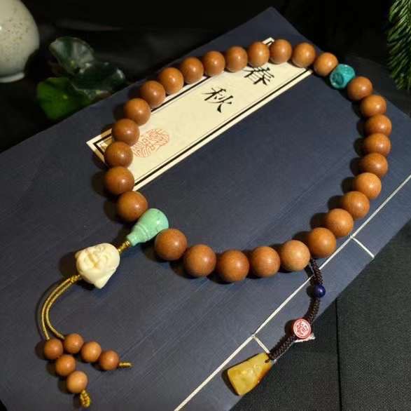 Old mountain sandalwood incense held in hand