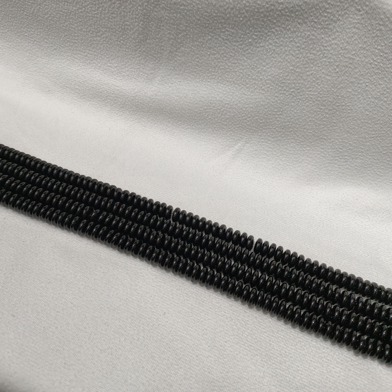 و 4X8mm الأسود هو نصف محلول