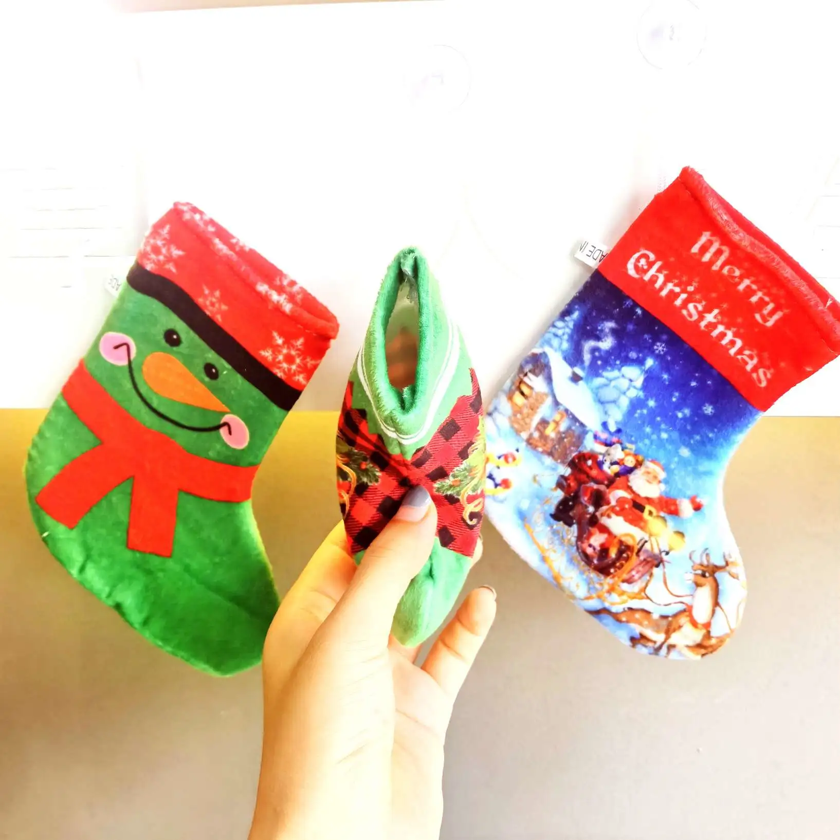 Calcetines navideños bolsillos de regalo navideños bolsillos de dinero santa calcetines navideños colgantes de ventosa monederos navideños detail image 13