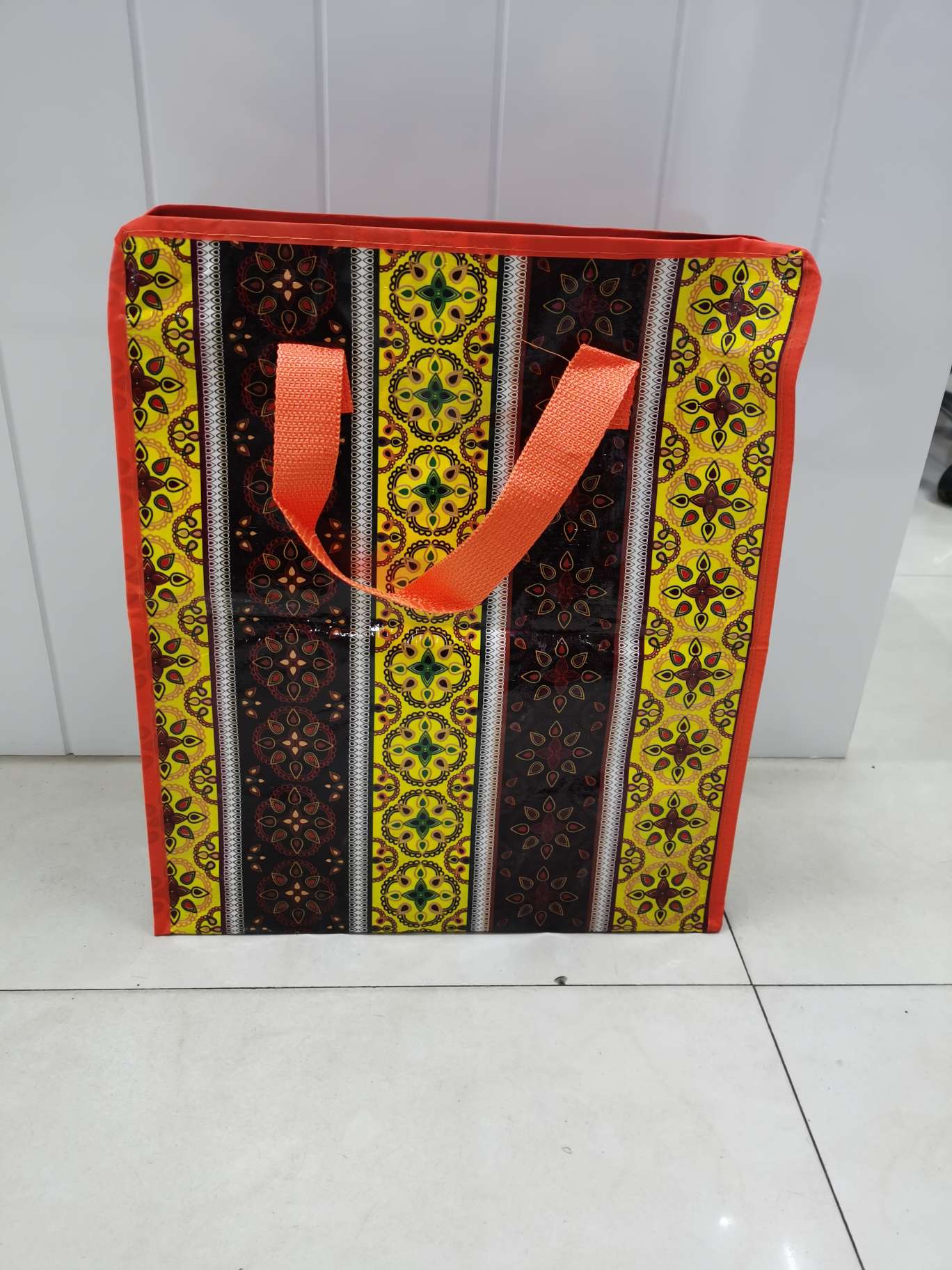 The original manufacturer offers a wide variety of patterns. You can freely choose woven bags, luggage bags, clothes storage bags, and waterproof cotton quilt storage bags for home storage. These are your ideal choices detail image 5