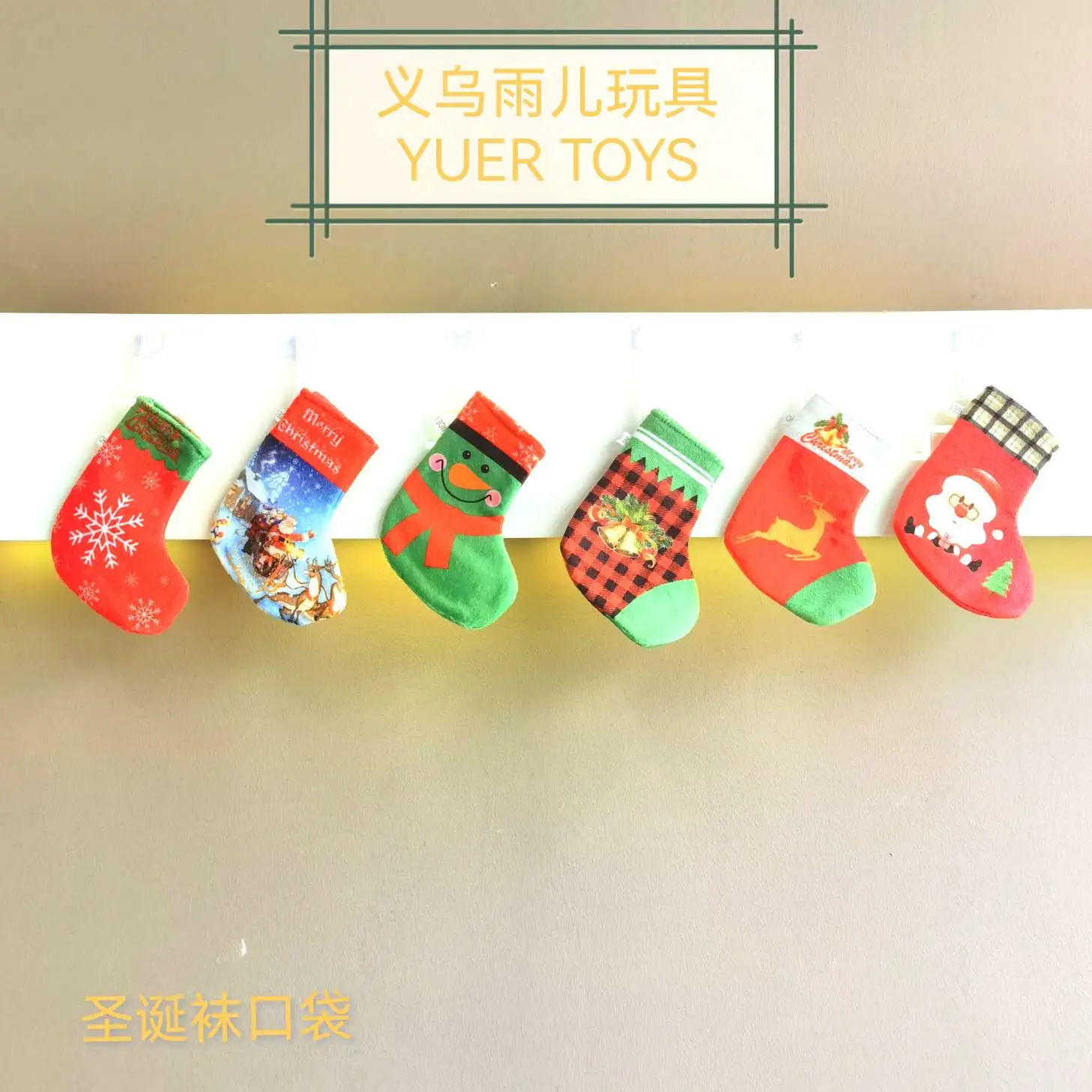 Calcetines navideños bolsillos de regalo navideños bolsillos de dinero santa calcetines navideños colgantes de ventosa monederos navideños detail image 4
