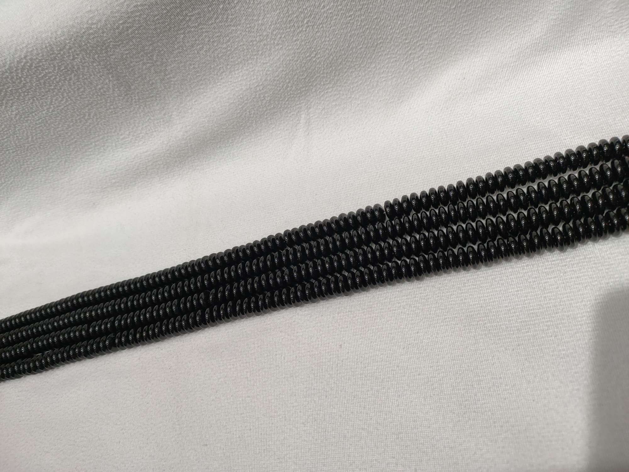 و 4X8mm الأسود هو نصف محلول details Picture