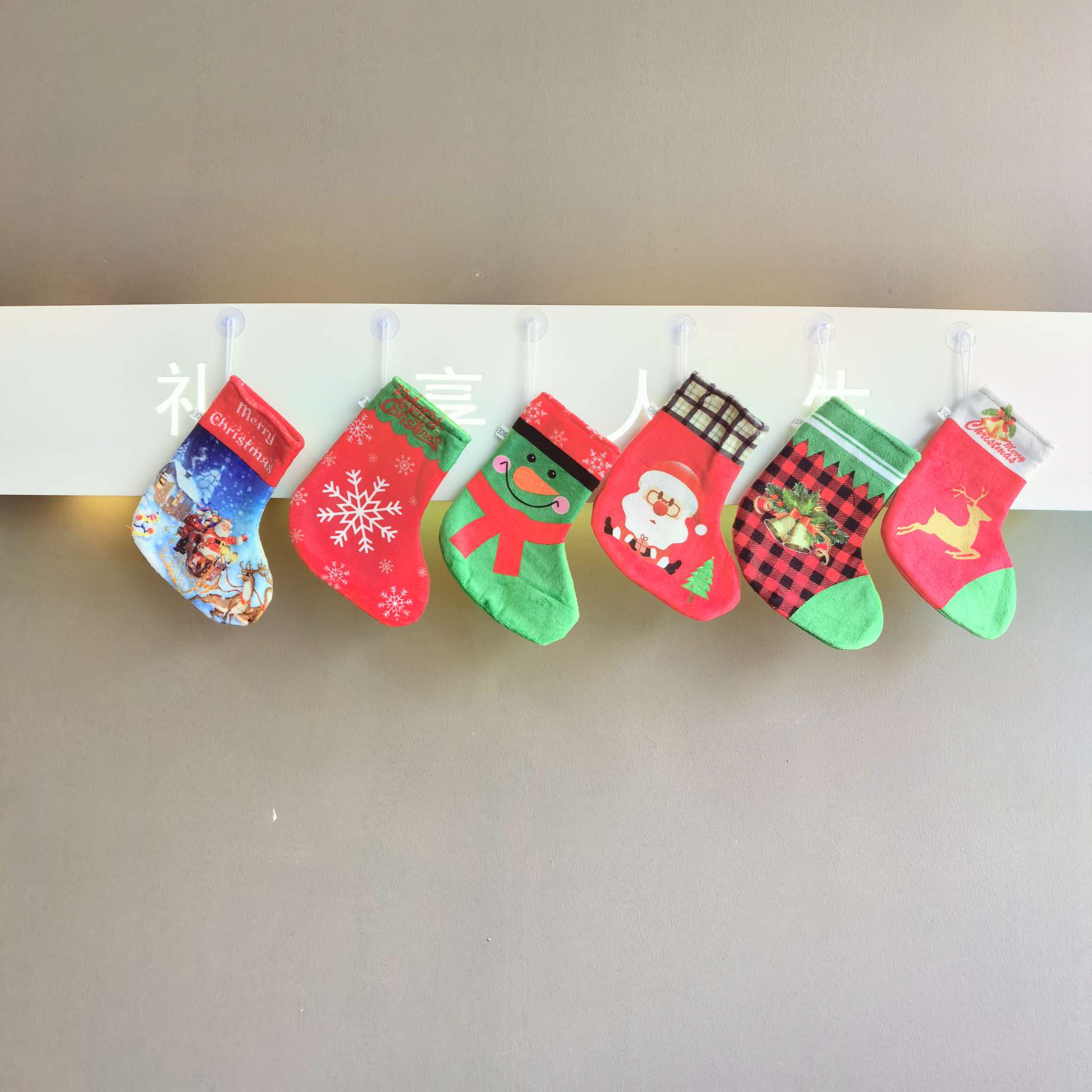 Calcetines navideños bolsillos de regalo navideños bolsillos de dinero santa calcetines navideños colgantes de ventosa monederos navideños detail image 9