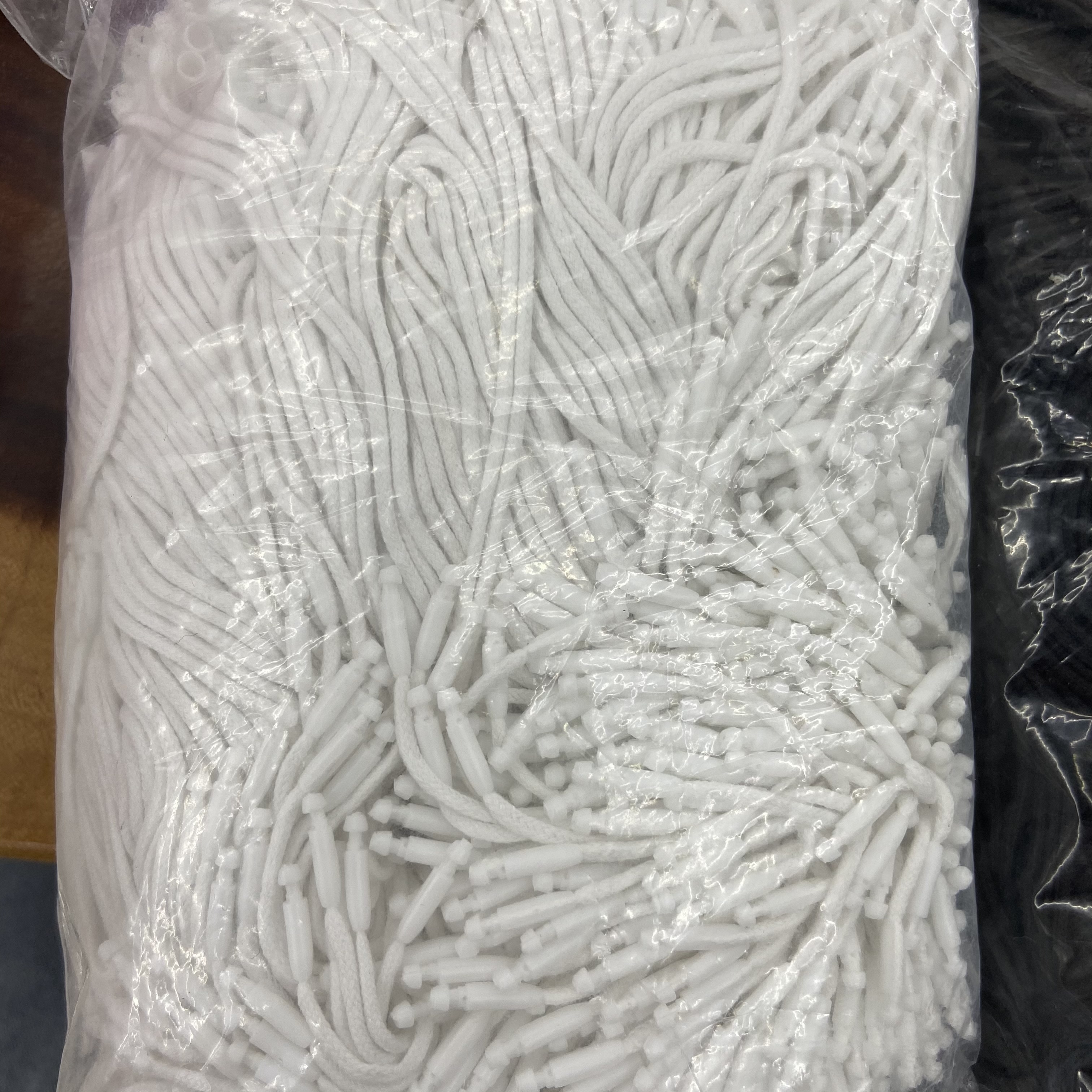 短纤/不干胶码贴/挂绳吊牌绳/隔断珍珠链/服装吊牌产品图