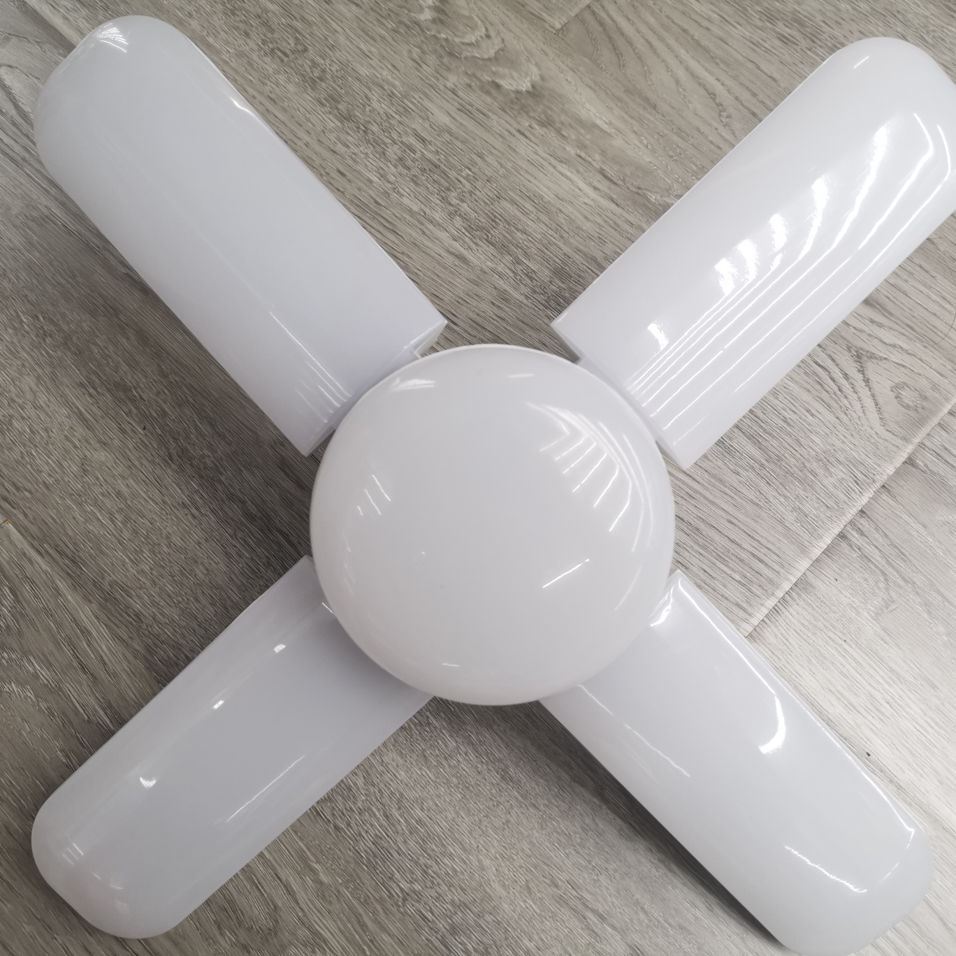 四叶太阳能充电