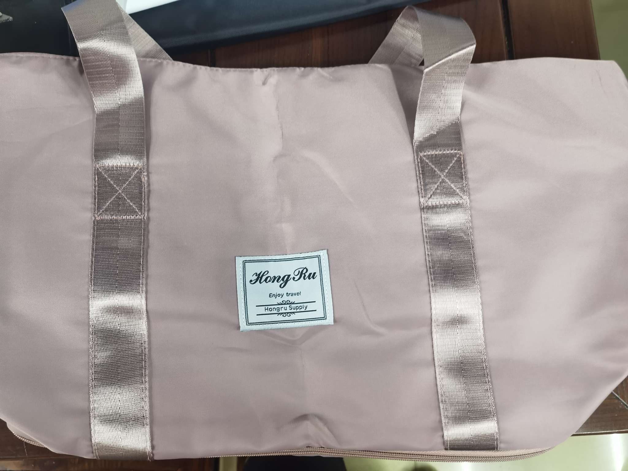 厂家直销全网热卖大量现货环保防水斜纹布卫生棉包包家居收纳旅行套装鞋包等面料白底实物图