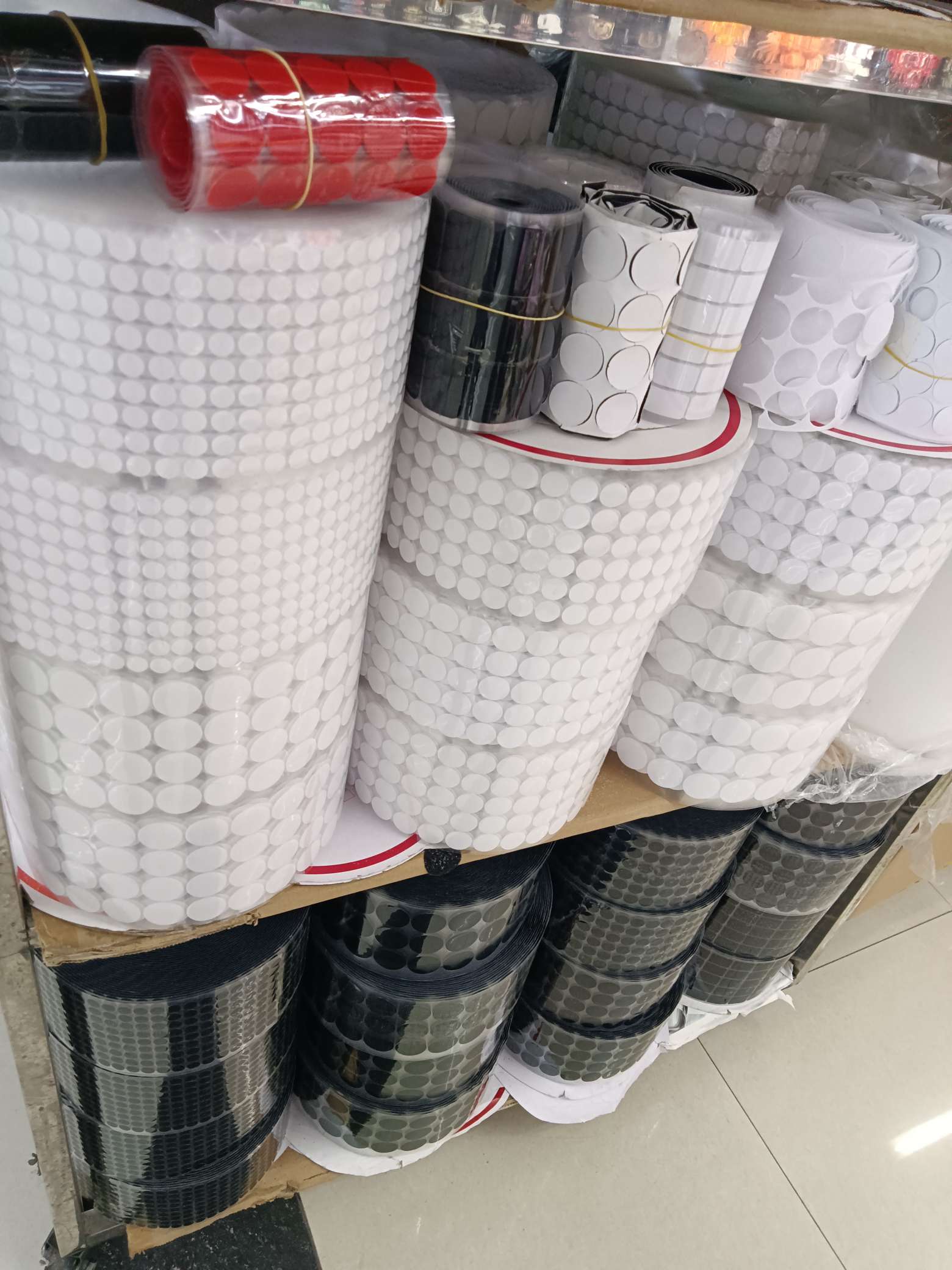 Velcro. Stick A Buckle. Transparent Film. Adhesive Punch Type Round 6 Item Picture