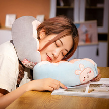 新款创意U形枕多用途旅行枕毛毛虫护颈枕头飞机抱枕午睡枕