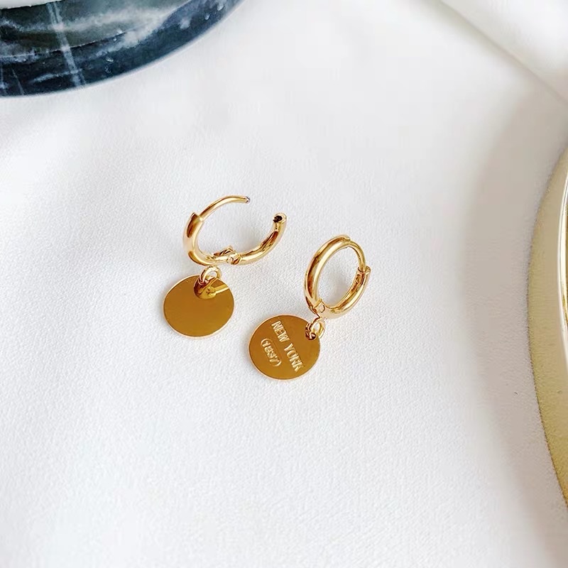 High-end French letter round plate earring earrings for women, a niche English New York titanium steel Jaya steel accessory details Picture