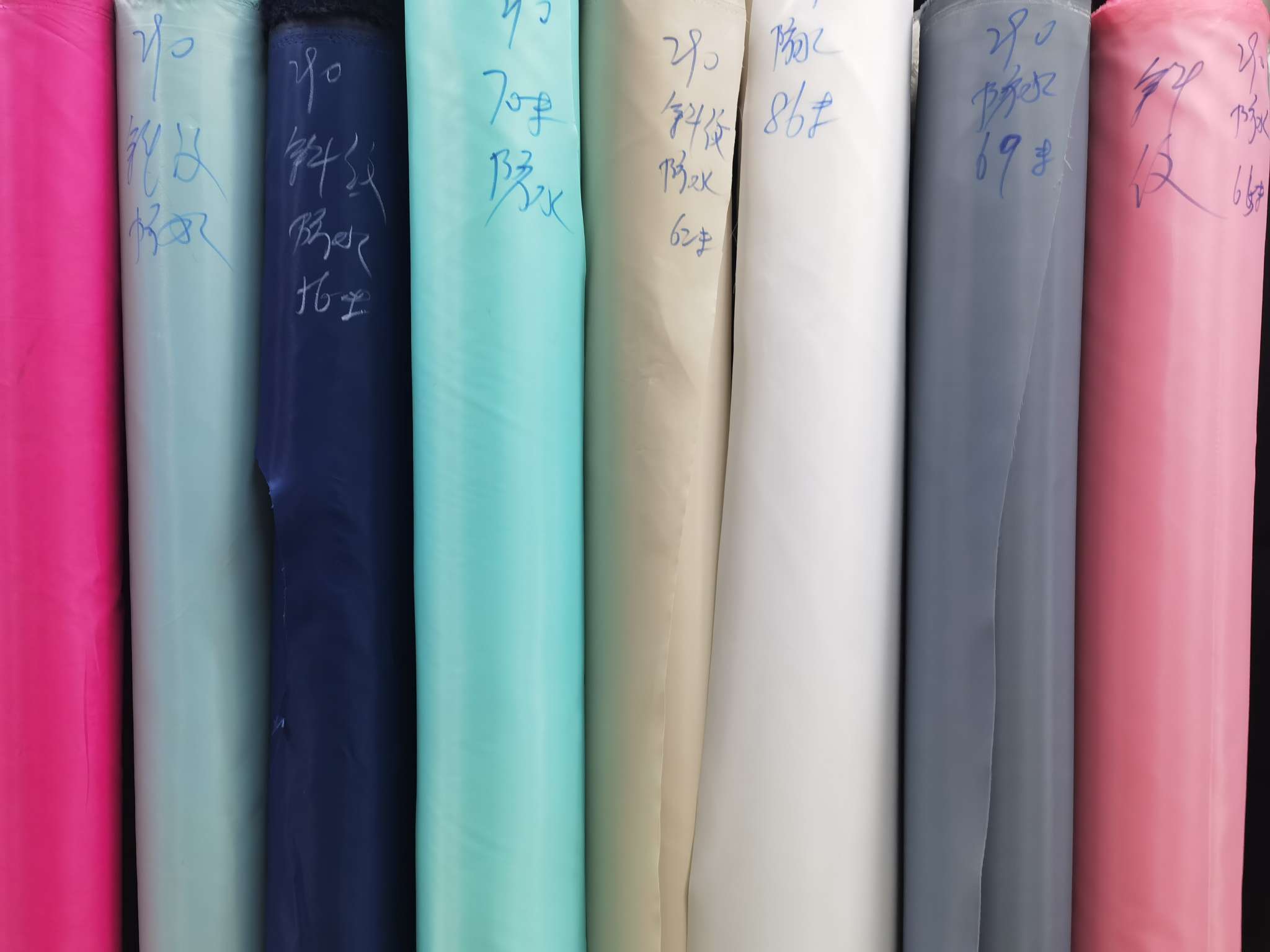 Factory direct sales: Best-selling 210D Oxford fabric, colorful children's tent fabric, home makeup storage fabric, travel eco-friendly bag fabric lining details Picture
