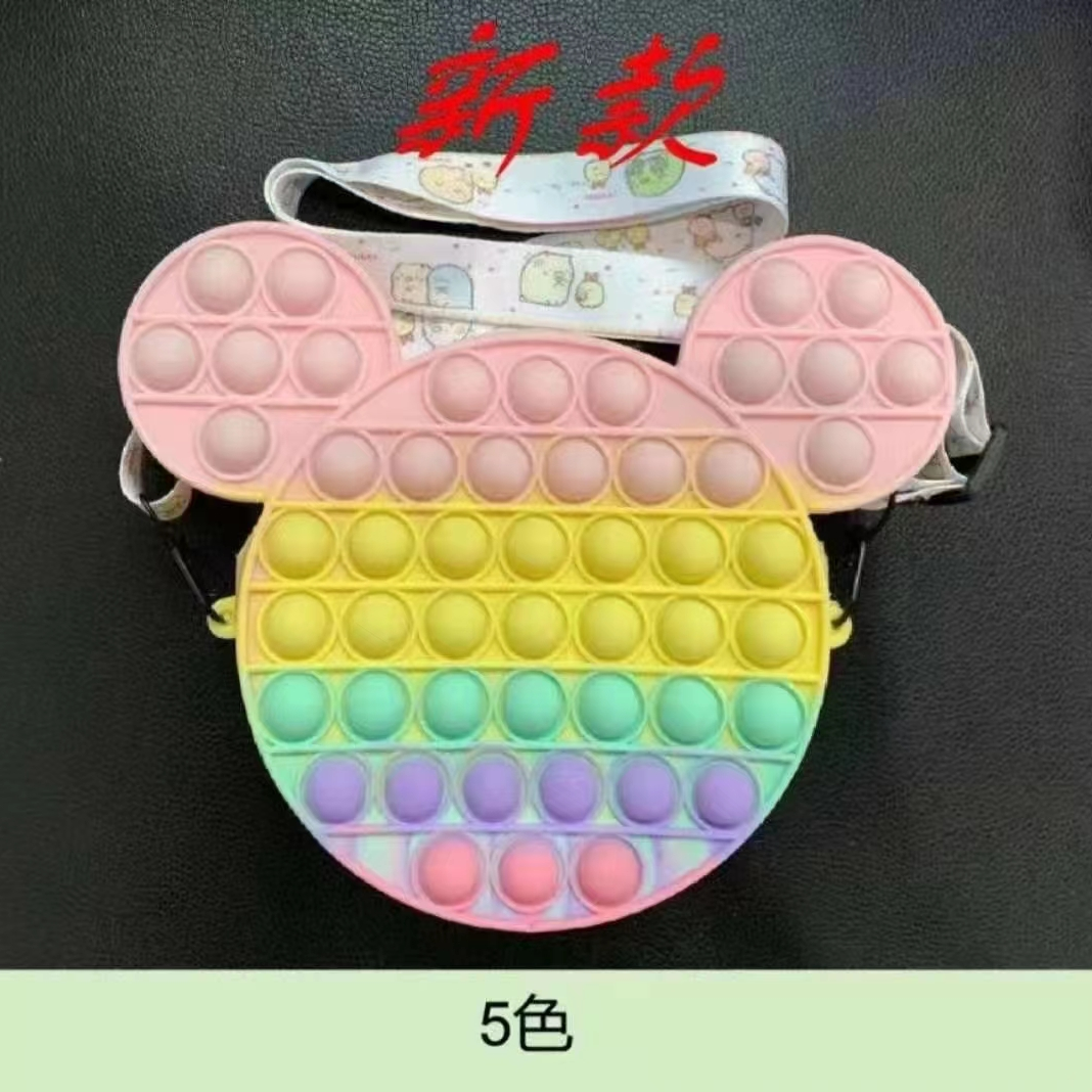 全网新品大包跨境新款灭鼠先锋解压硅胶包包 哈喽KT草莓手提包包1