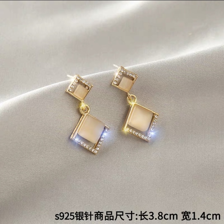 新款防过敏耳钉女时尚百搭简约韩版气质菱形