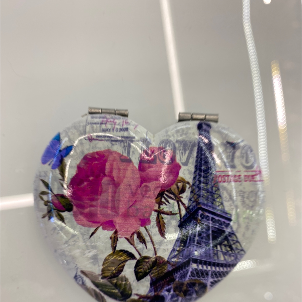 心形铝镜白底实物图