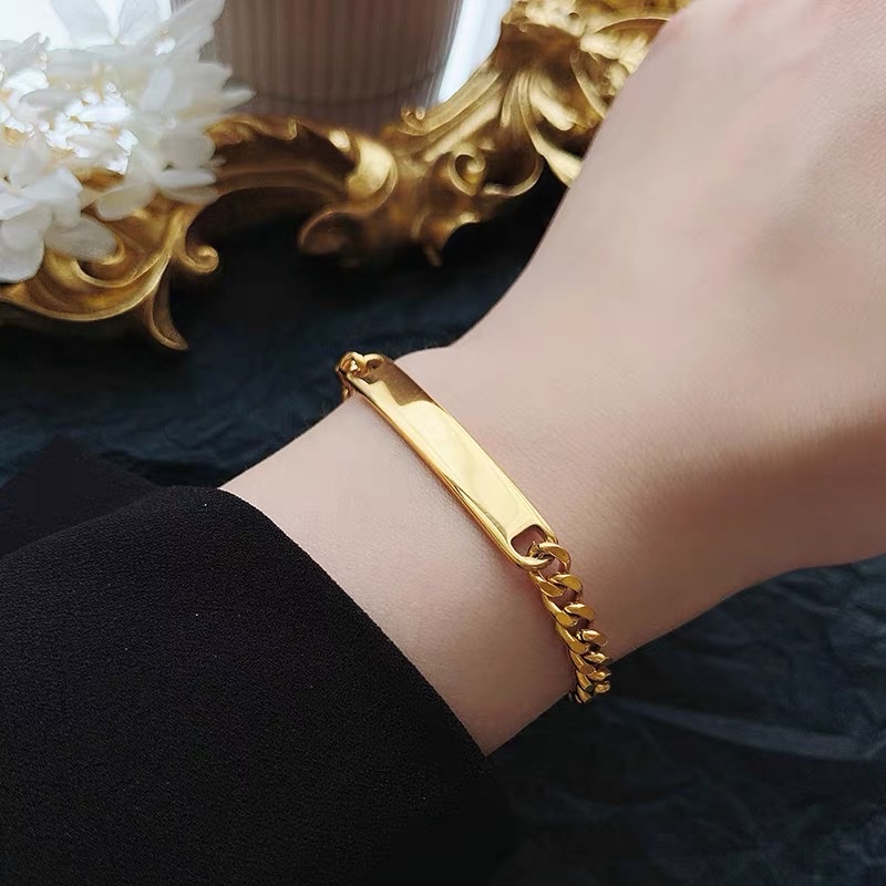 European and American niche one-piece arc-shaped long bar bracelet for women, exaggerated square plate thick chain, titanium steel plated with Jieya steel decoration details Picture
