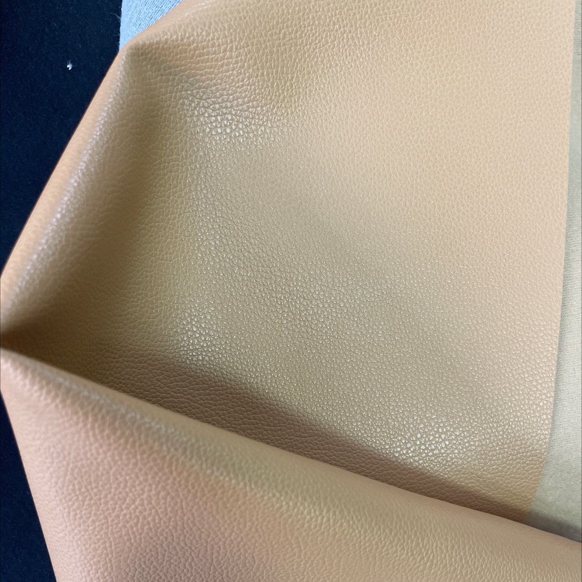 Mini lychee leather fabric, leather bags, sofa belts, soft furnishings, stationery, earth yellow mnlz013 Application Scenario