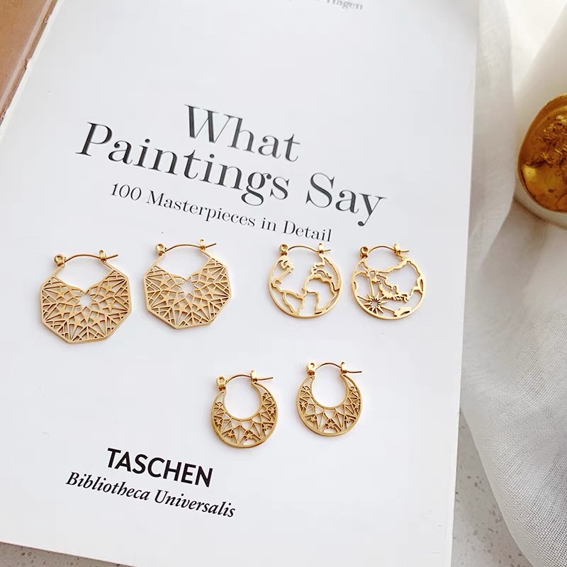 Niche hollowed-out earrings for women, made of titanium steel, exude a sense of sophistication and elegance. Earth circle ear loops Application Scenario