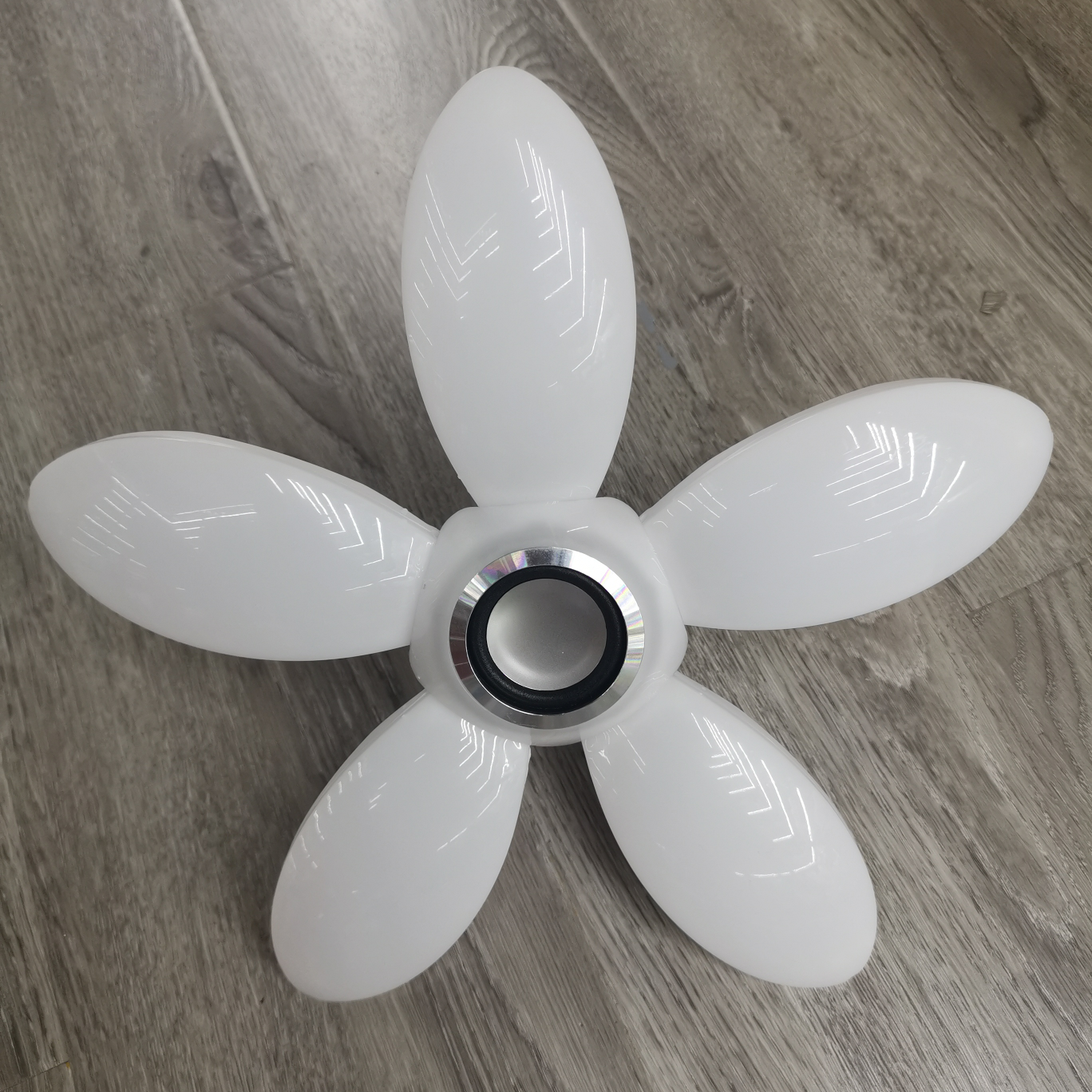 45W 五叶七彩蓝牙灯