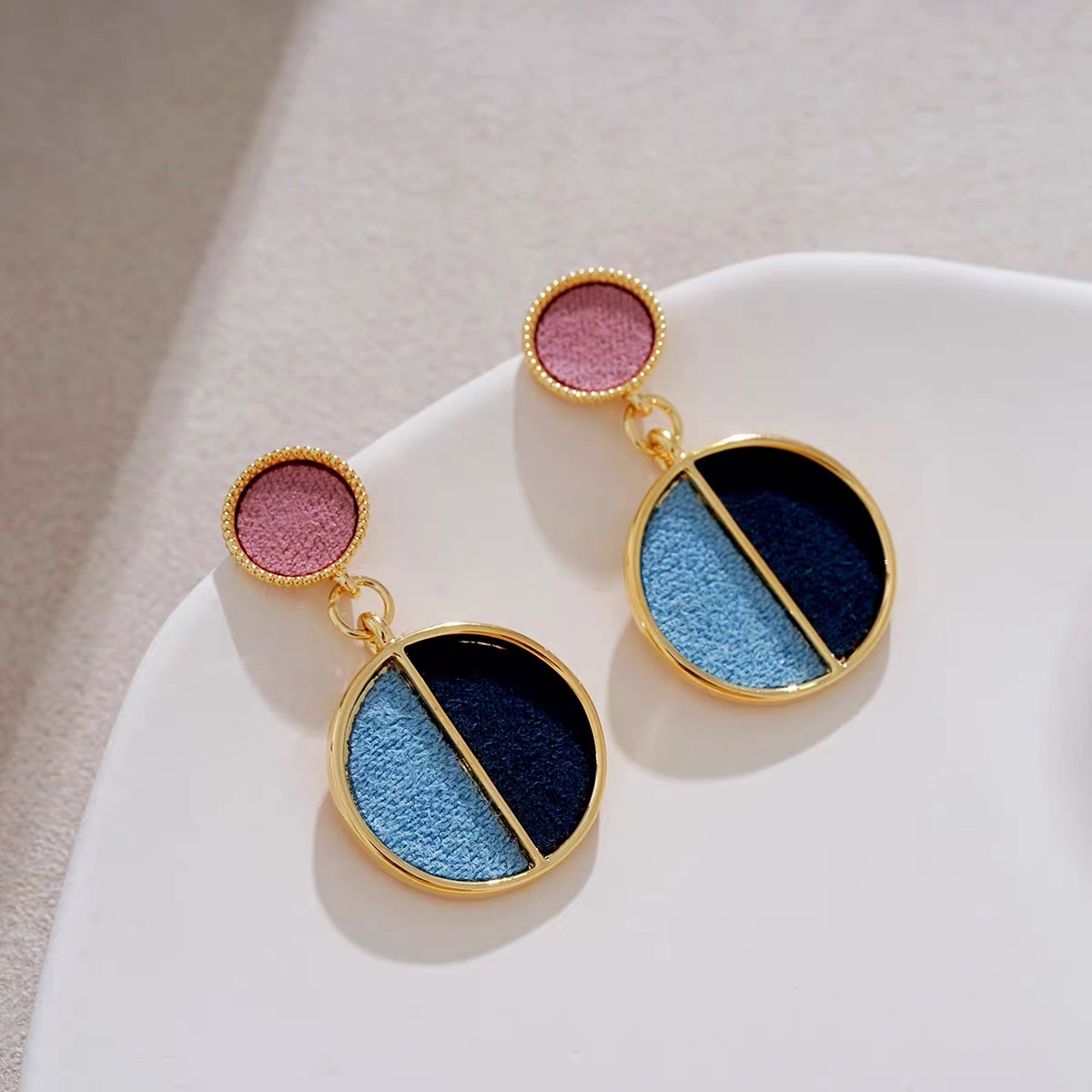 Blue earrings, French retro, round, elegant and simple, trendy earrings, rare Jieya steel jewelry Specification image