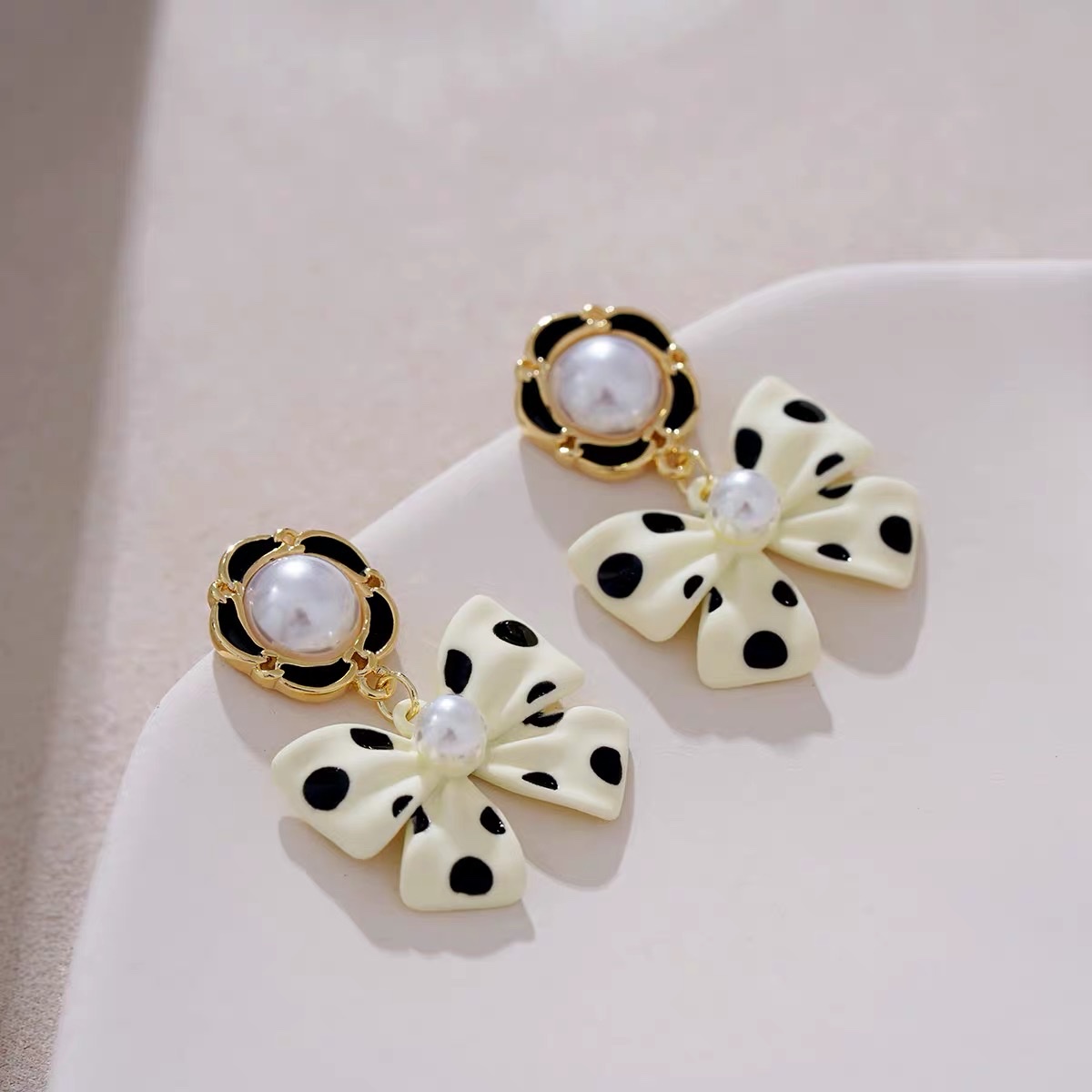 Retro polka dot bow, a unique and gentle design, black butterfly earrings, women's style, Jieya steel jewelry Specification image
