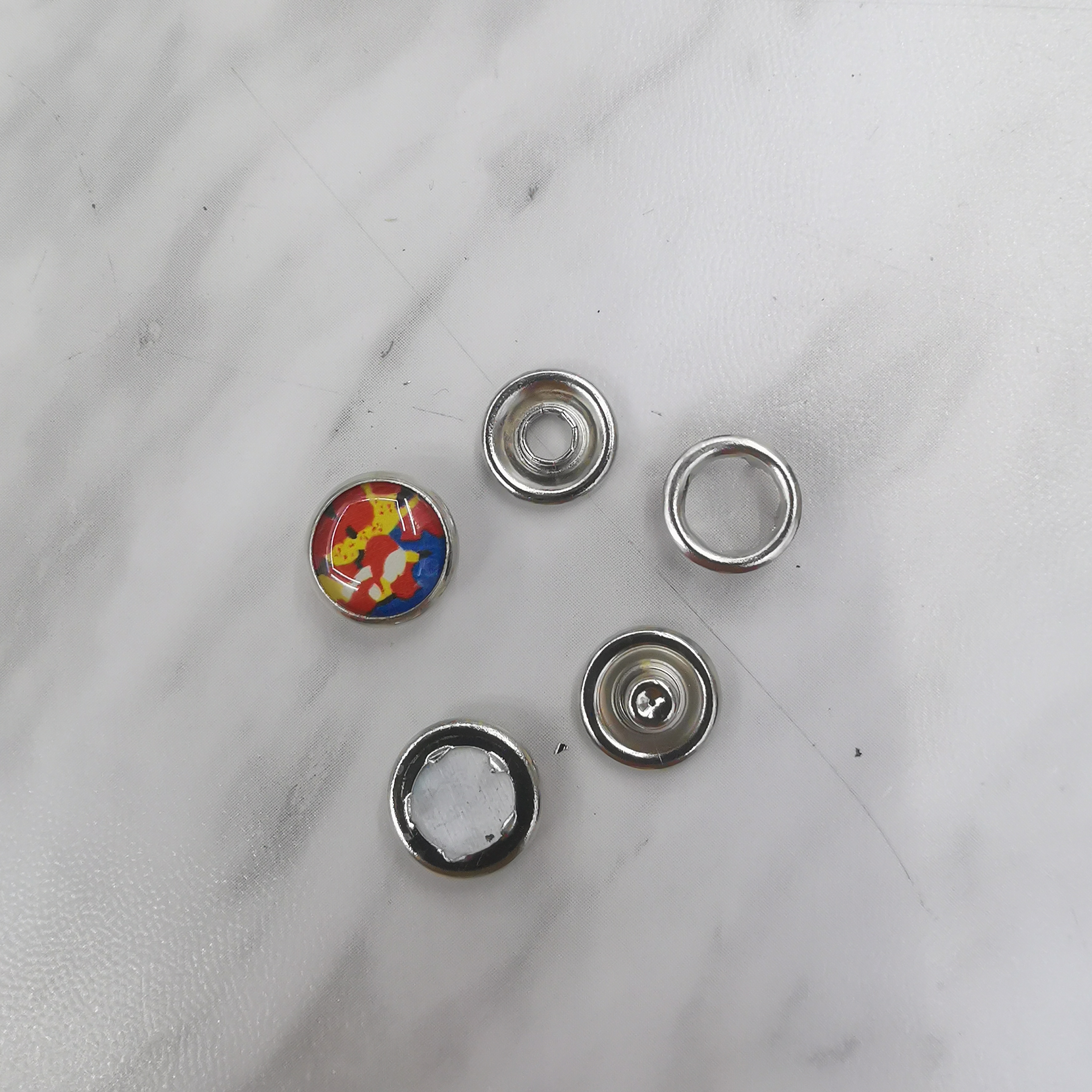 Patterned five-prong buckle