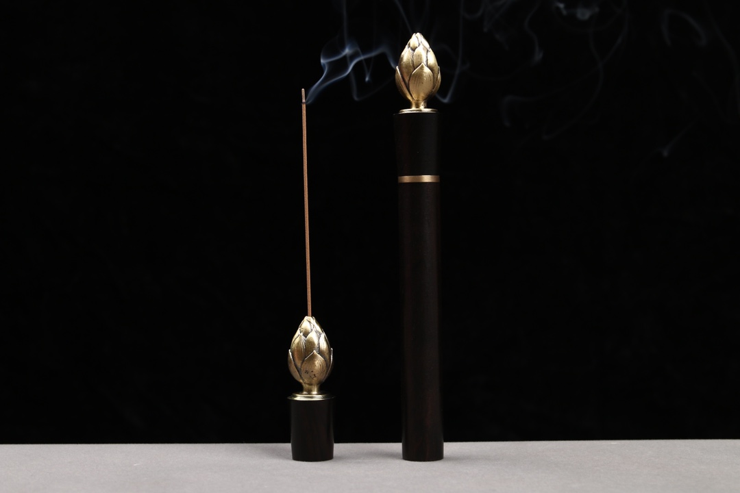🔥新款——莲花香筒，
材质：紫光檀+铜
尺寸：两个规格，长，短详情图2