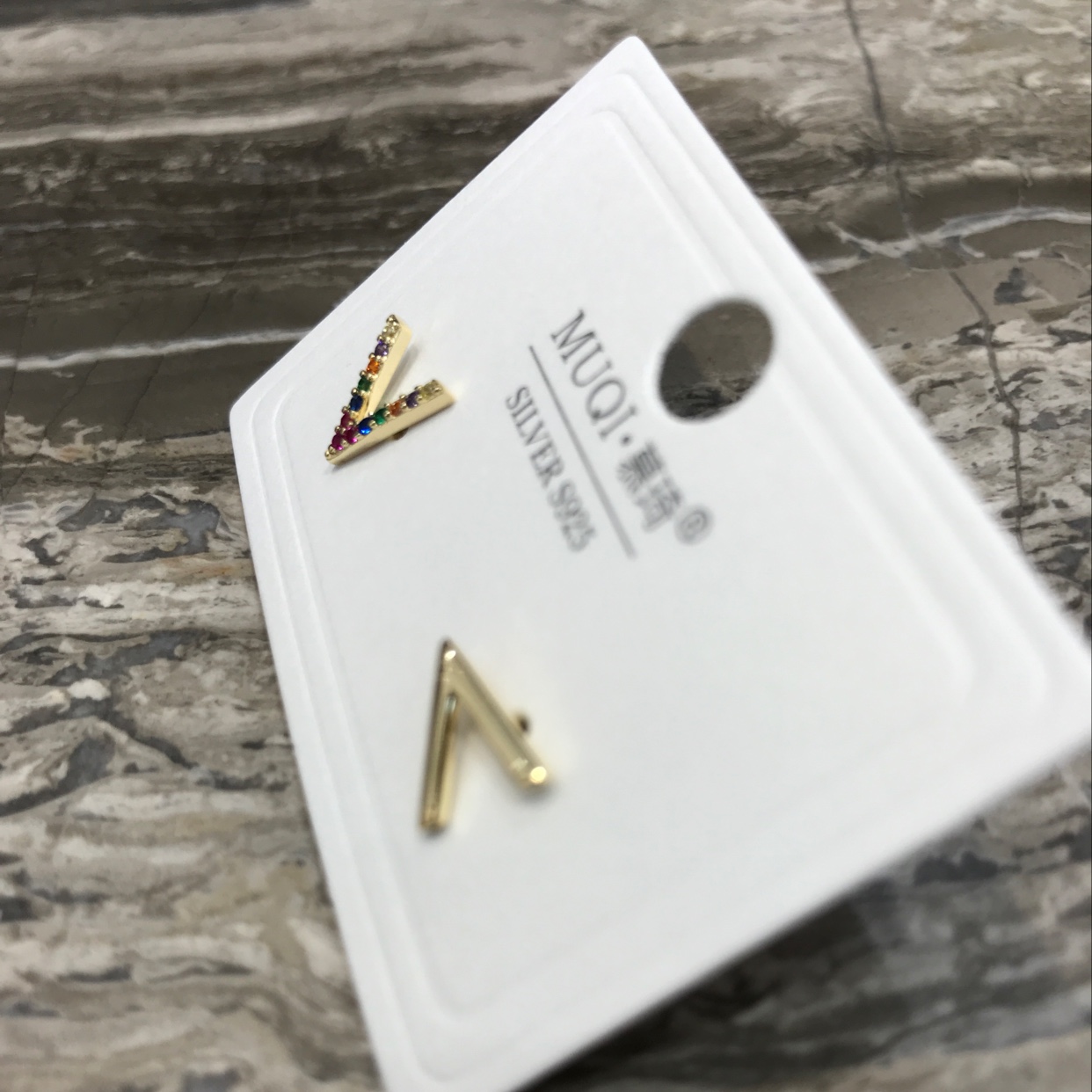Colored zirconium ➕ small V details Picture