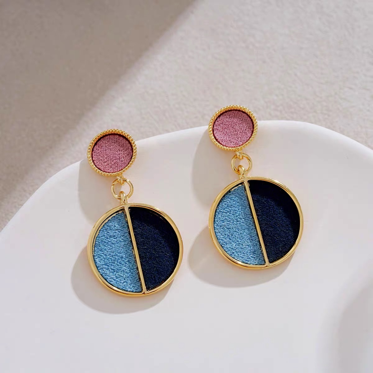 Blue earrings, French retro, round, elegant and simple, trendy earrings, rare Jieya steel jewelry detail image 1